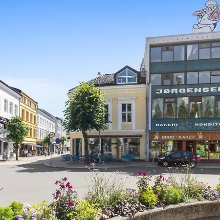 Sentrum - Koselig Hus Med Parkering Feriehus Arendal