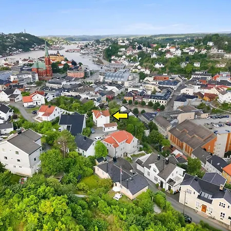Sentrum - Koselig Hus Med Parkering