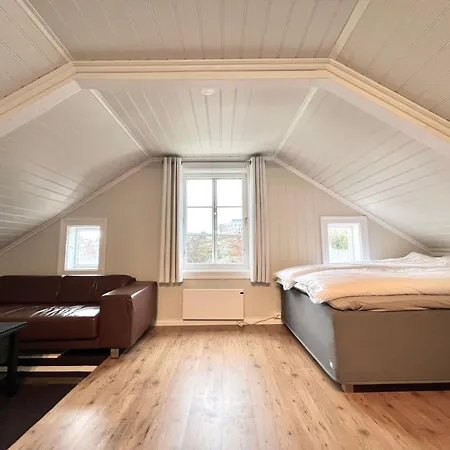 펜션 Sentrum - Koselig Hus Med Parkering