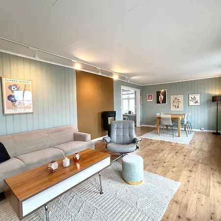 펜션 Sentrum - Koselig Hus Med Parkering *