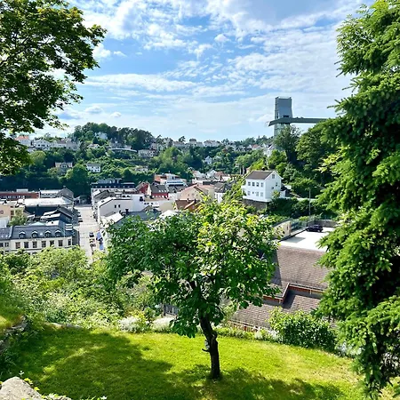 度假居 Sentrum - Koselig Hus Med Parkering *