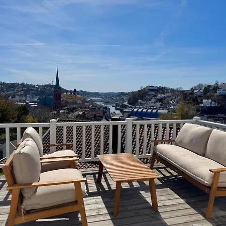 Sentrum - Koselig Hus Med Parkering *