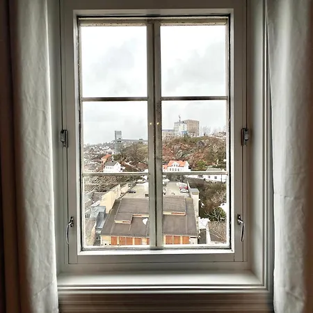 Sentrum - Koselig Hus Med Parkering *