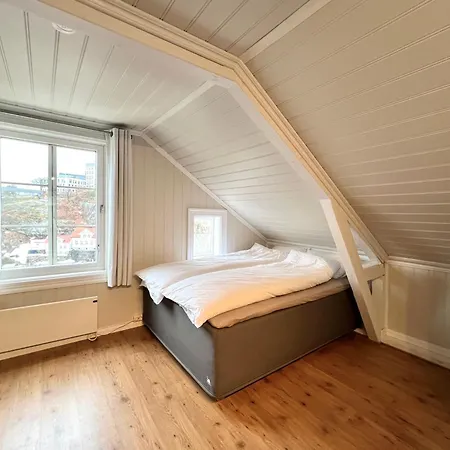 Sentrum - Koselig Hus Med Parkering