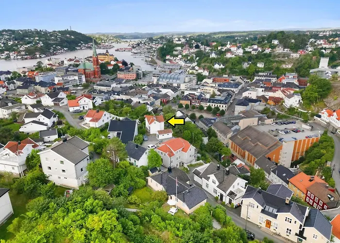 Sentrum - Koselig Hus Med Parkering