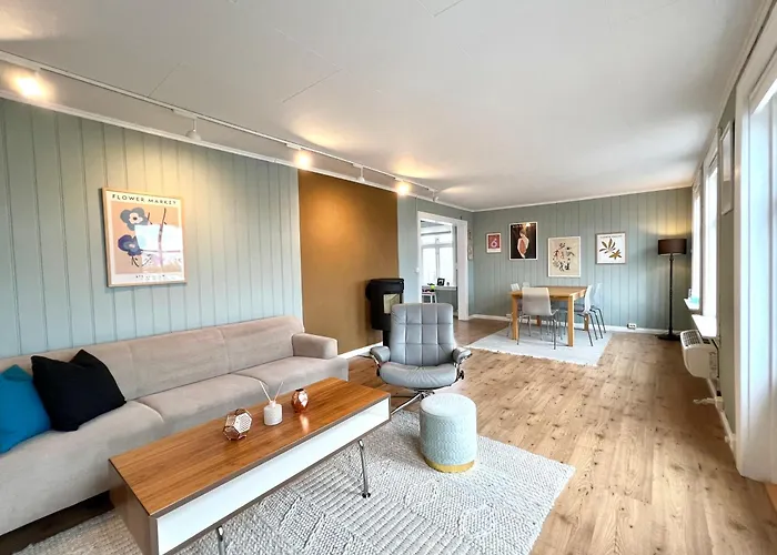 度假居 Sentrum - Koselig Hus Med Parkering *