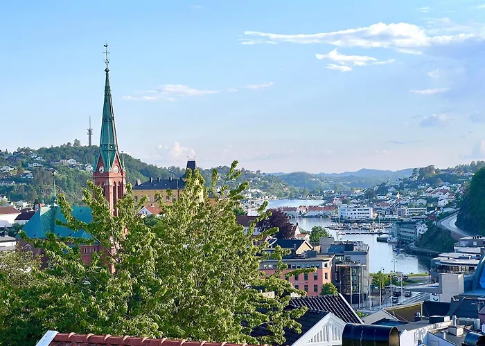 Sentrum - Koselig Hus Med Parkering